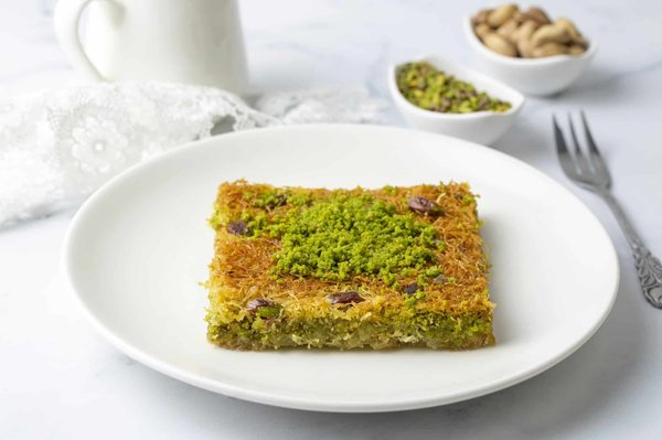 ¿Qué pasos seguir para hacer una tortilla de espinacas y queso feta?